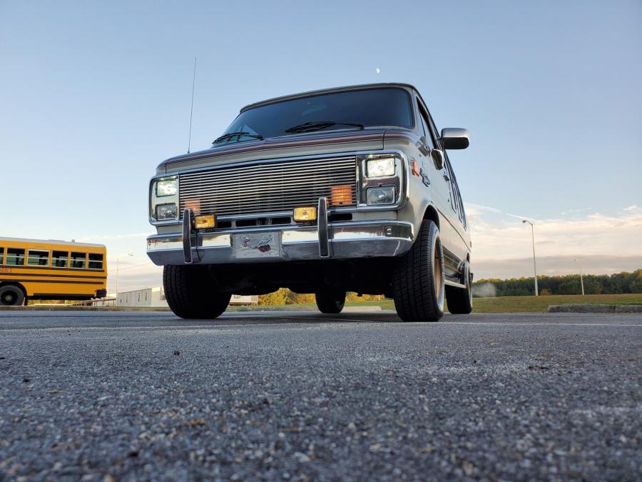  Chevrolet G20 Conversion Van  (CG21305) 1988 года  (фото 3 из 257)